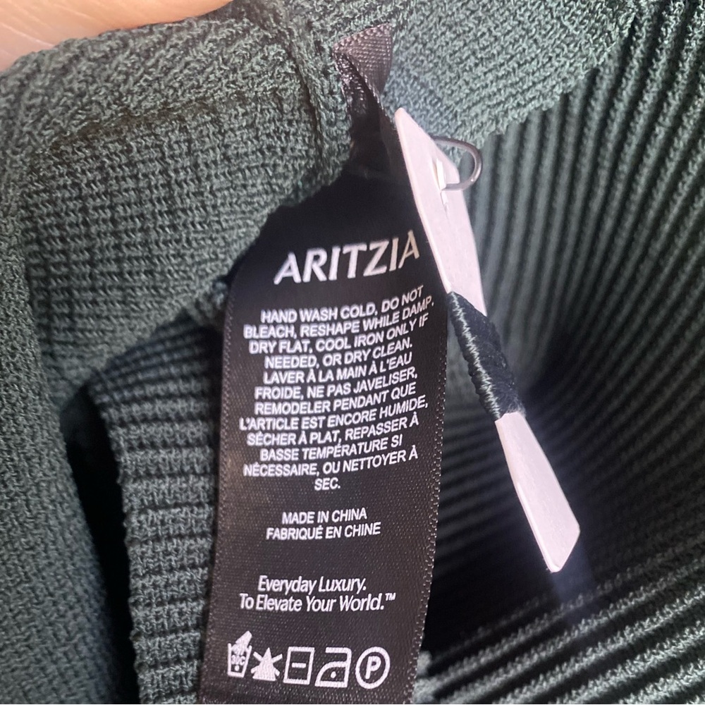 New Aritzia Babaton Sculpt Knit Scouted Longsleeve Tight open-back knit top - Picture 11 of 13
